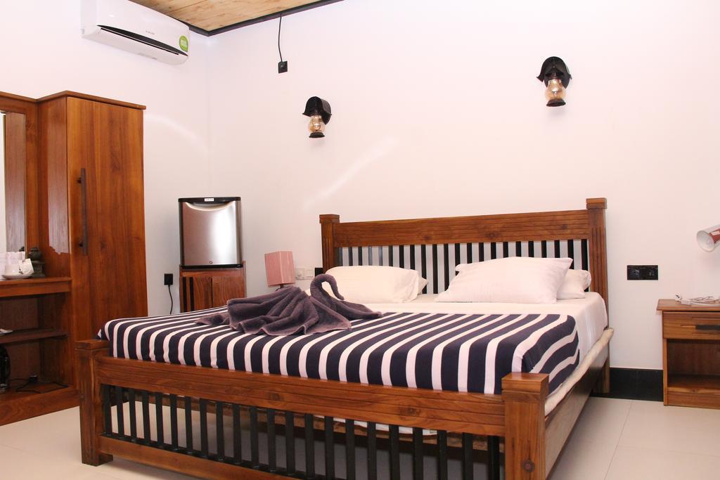 Eco Hotel Black & White - Anuradhapura Mihintale Esterno foto