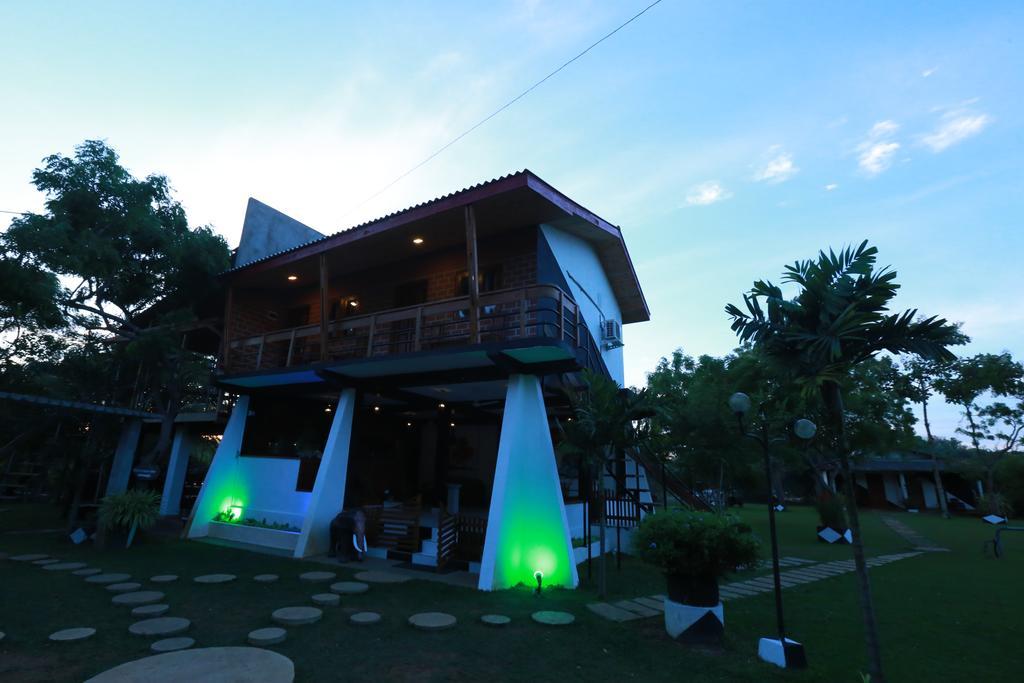 Eco Hotel Black & White - Anuradhapura Mihintale Esterno foto