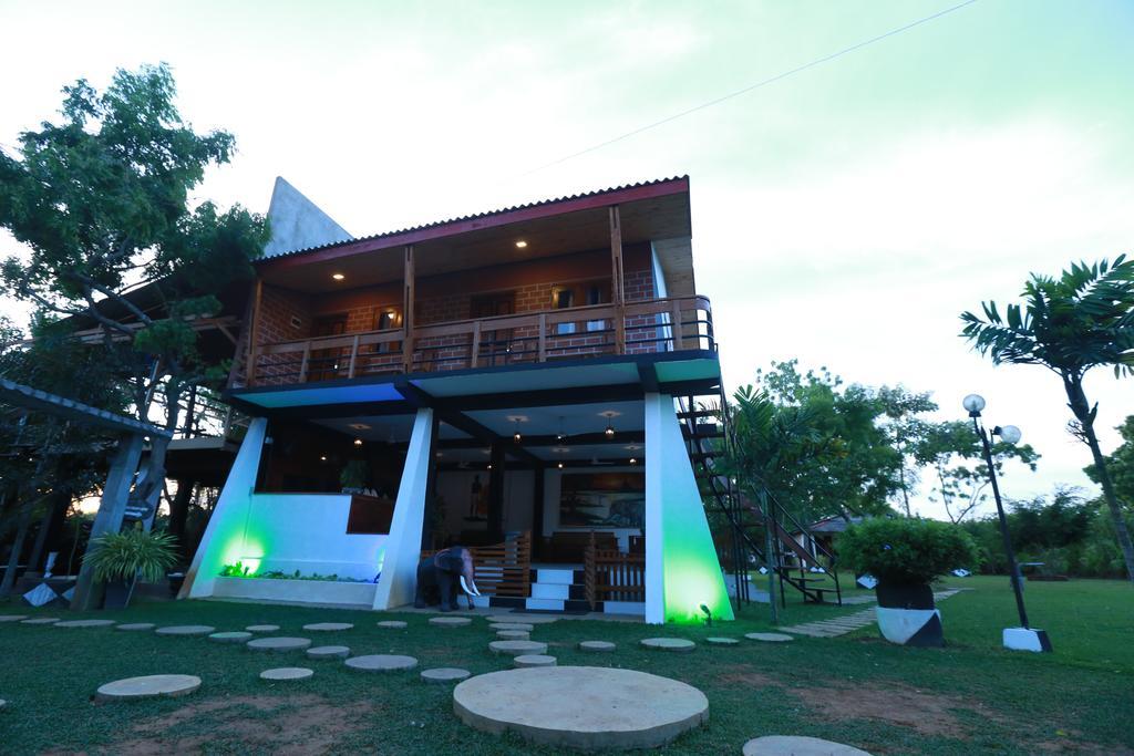 Eco Hotel Black & White - Anuradhapura Mihintale Esterno foto