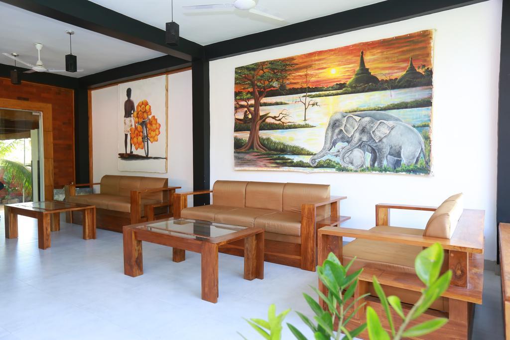 Eco Hotel Black & White - Anuradhapura Mihintale Esterno foto