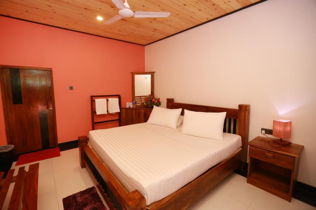 Eco Hotel Black & White - Anuradhapura Mihintale Esterno foto