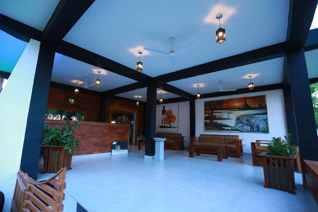 Eco Hotel Black & White - Anuradhapura Mihintale Esterno foto