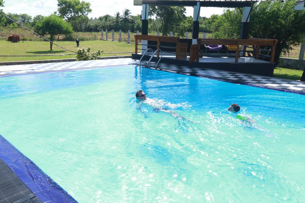 Eco Hotel Black & White - Anuradhapura Mihintale Esterno foto