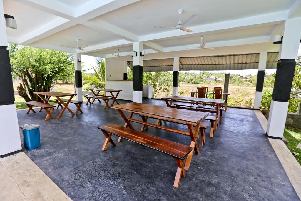 Eco Hotel Black & White - Anuradhapura Mihintale Esterno foto