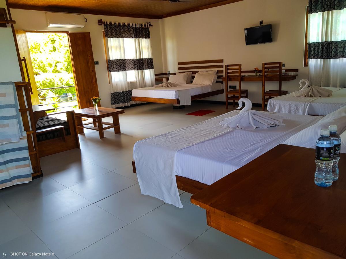 Eco Hotel Black & White - Anuradhapura Mihintale Esterno foto