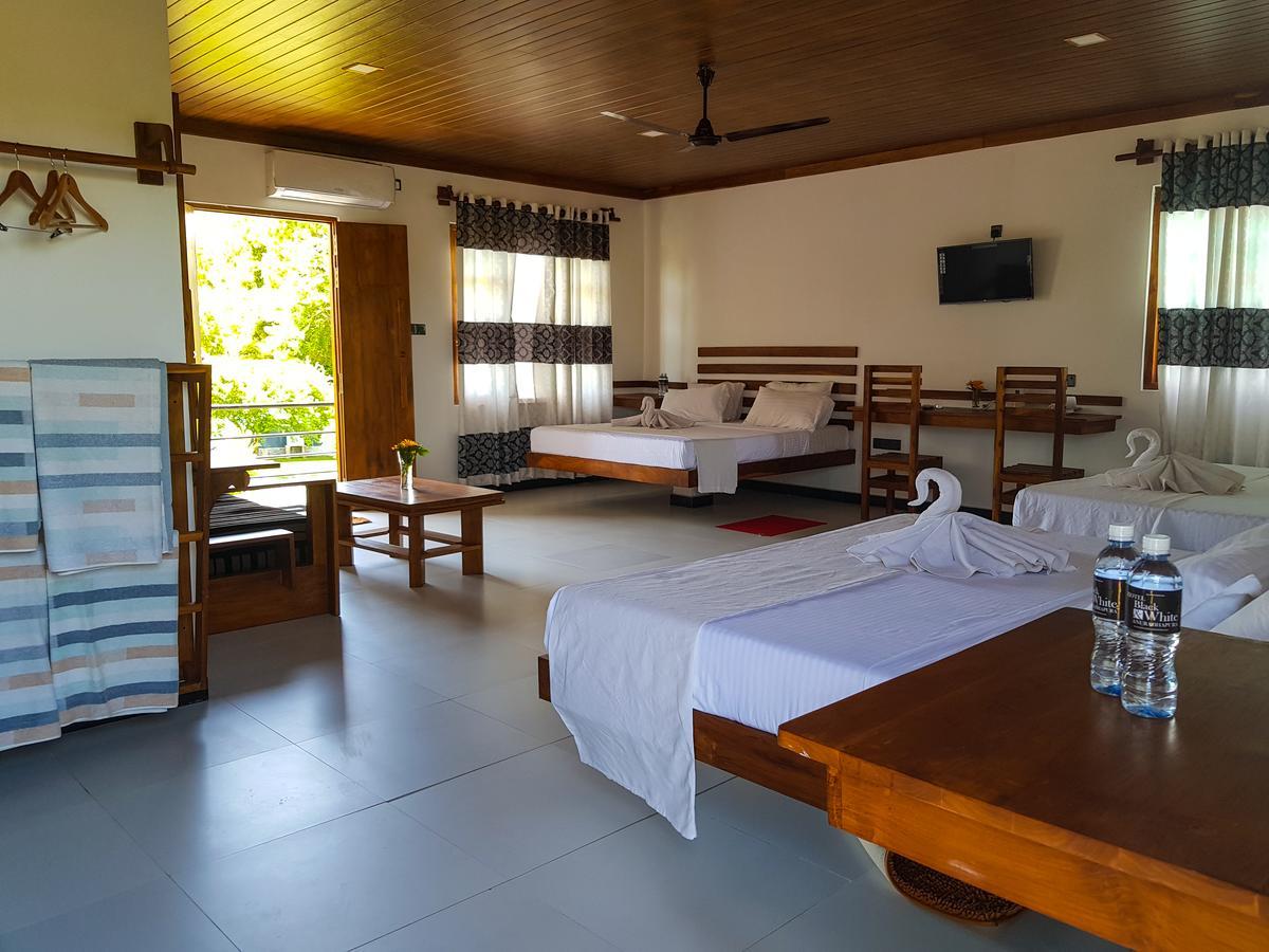 Eco Hotel Black & White - Anuradhapura Mihintale Esterno foto